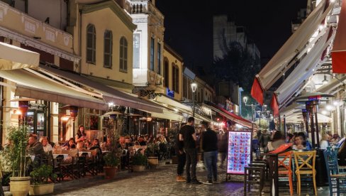 SKRIVENE TAKSE U RESTORANIMA ŠIROM EVROPE: Šta je zakonito, a šta možete da odbijete da platite