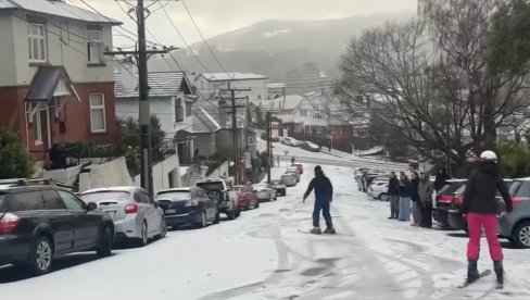 NEVEROVATNO: Dok se svet kuva i bori sa požarima zbog toplote, ovde je zabeleo sneg (VIDEO)