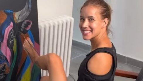 DEVOJKA SA KRILIMA ODUŠEVILA SNIMKOM VOZEĆI DO GRČKE: Volim reakciju ljudi kada im dodam pasoš nogom (VIDEO)