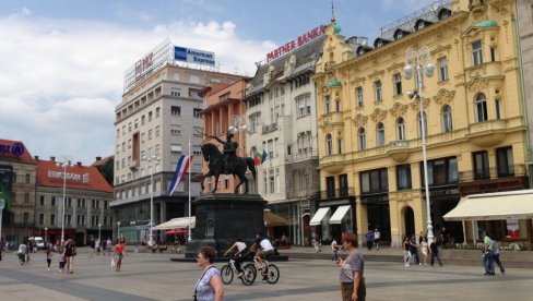 SVAĐA OKO SMEĆA KOD BANA JELAČIĆA: Odlaganje otpada na centralnom zagrebačkom trgu predmet političkog obračuna između vladajuće HDZ i Možemo
