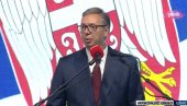 OBELEŽAVANJE DANA SEĆANJA NA ŽRTVE ZLOČINAČKE AKCIJE OLUJA U MRKONJIĆ GRADU Obraća se Vučić, moćni govori Kneževića i Dodika (VIDEO)