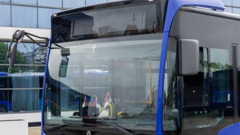 KRUŽE AUTOBUSI 25 I 26: Ekipe Vodovoda i Beograd puta raskopali ulice na Voždovcu i Zvezdari