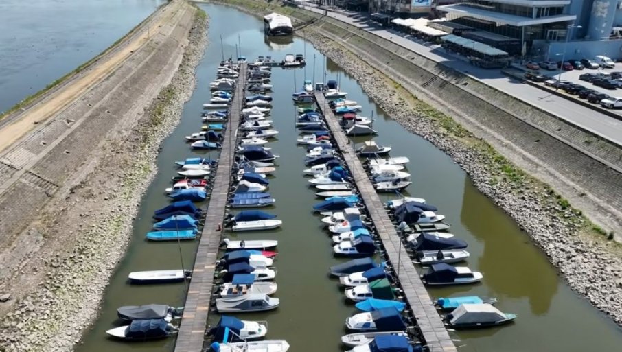 DRAVA "PALA" NA MINIMUM: Toplotni talas napravio ogromne probleme širom regiona, snimak iz vazduha pokazuje razmere katastrofe (VIDEO)