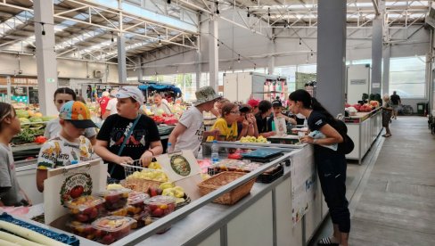 U MOKRINU PRVI PUT VIDELI TELE: Učesnici kampa „Mokids“  upoznali život na selu  (FOTO)