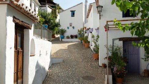 SELO DUHOVA POSTALO HIT DESTINACIJA: Turisti iz celog sveta masovno dolaze da ga posete