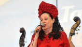 „АРИСТОКРАТСКО СТОПАЛО Оливере Катарине: Николас Реј, редитељ који је открио Џејмса Дина, специјално дошао у Кан због мене