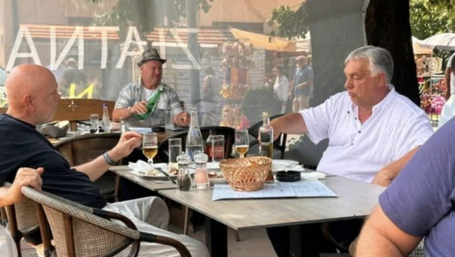 VIKTOR ORBAN NA SABORU TRUBAČA U GUČI: Uživao u pečenju, svadbarskom kupusu i hajdučkim ćevapima (FOTO)