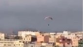 ПОКУШАО ПАРАГЛАЈДЕРОМ ДО СЕУТЕ: Мигрант пао у море и погинуо (ВИДЕО)