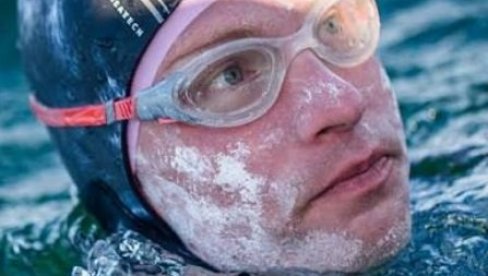55 SATI BEZ SNA I 160 KILOMETARA KROZ LEDENO MORE: Poljski ultraplivač ispisao istoriju! (VIDEO)