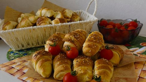 KIFLICE SA ŠUNKOM I FETOM: Mekane, mirisne i neodoljive