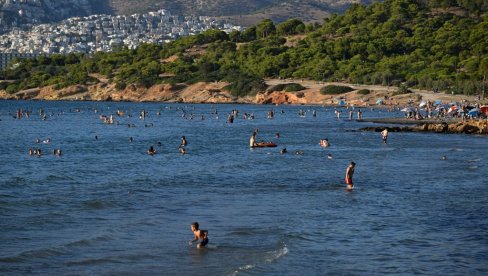 VAŽNO UPOZORENJE ZA TURISTE U GRČKOJ: Crveni alarm zbog opasnosti od požara u popularnim regionima