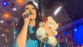 ZRENJANIN OBORIO REKORD POSETE: Dragana Mirković tri sata pevala pred hiljadama (FOTO)