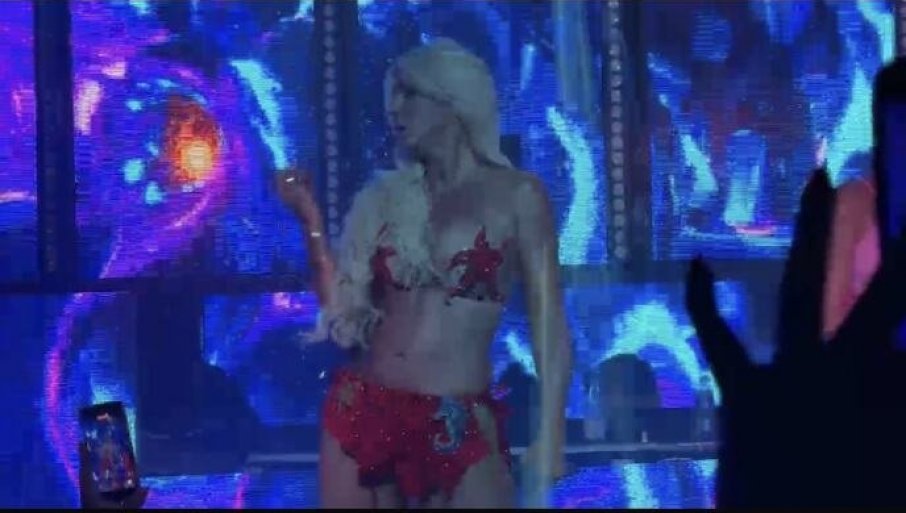BUDVA GORELA DO JUTRA: Jelena Karleuša napravila dar-mar u prepunoj diskoteci (FOTO)