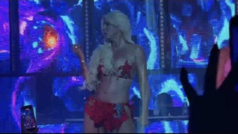 BUDVA GORELA DO JUTRA: Jelena Karleuša napravila dar-mar u prepunoj diskoteci (FOTO)