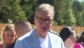 ИМАМ ПРЕКО СТО ПРИЈАВА ЗА ПРИЈЕПОЉЕ Вучић о порталу Ко си бре ти: Председник општине мора да прими и разговара са грађанима