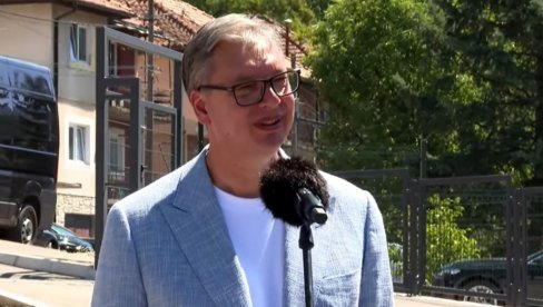 VUČIĆ U PRIJEPOLJU: Razgovara sa meštanima i rešava probleme (VIDEO)