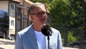 VUČIĆ U PRIJEPOLJU: Razgovara sa meštanima i rešava probleme (VIDEO)