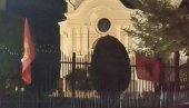 POGORŠANJE BEZBEDNOSNE SITUACIJE NA KiM: Eparhija raško-prizrenska o zastavama OVK na ogradi srpskih pravoslavnih hramova u Lipljanu