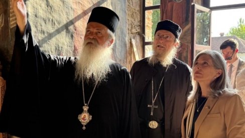МИТРОПОЛИТ ТЕОДОСИЈЕ РАЗГОВАРАО СА АМЕРИЧКОМ СЕНАТОРКОМ ЏОНИ ЕРНСТ: Изразио забринутост због најновијих збивања на Косову и Метохији