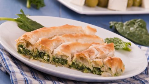 GRČKA LETNJA PITA: Sprema se brzo i nisu vam potrebne kore