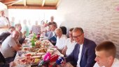 IMAMO 50 NEOŽENJENIH MOMAKA Meštani Kušića požalili se predsedniku - evo šta im je Vučić poručio