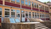 RADOVI U ŠKOLAMA VUKOVOG ZAVIČAJA: Počela zamena stolarije u OŠ „Kadinjača“
