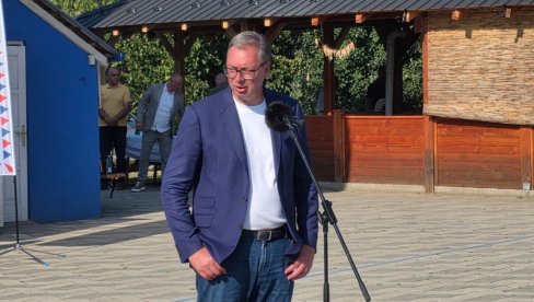ACO SRBINE! Gromoglasan apaluz meštana za doček Vučića u Arilju (VIDEO)