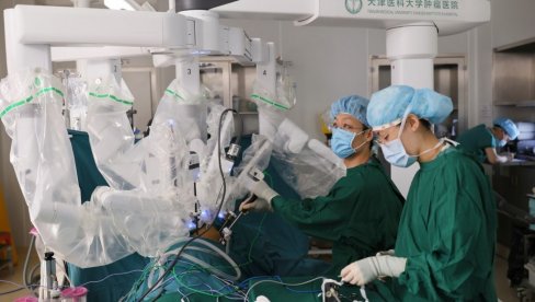 ROBOT HIRURG OPERISAO SRCE: Kineski lekari izveli složenu operaciju