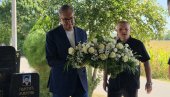 MENI NEDOSTAJE, SRBIJI JOŠ VIŠE: Vučić obišao grob Dragana Markovića palme u Končarevu (FOTO)