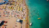 HAOS NA POPULARNOM LETOVALIŠTU U RUMUNIJI: Alge prekrile more, turisti se žale i na pesak, parking i galebove