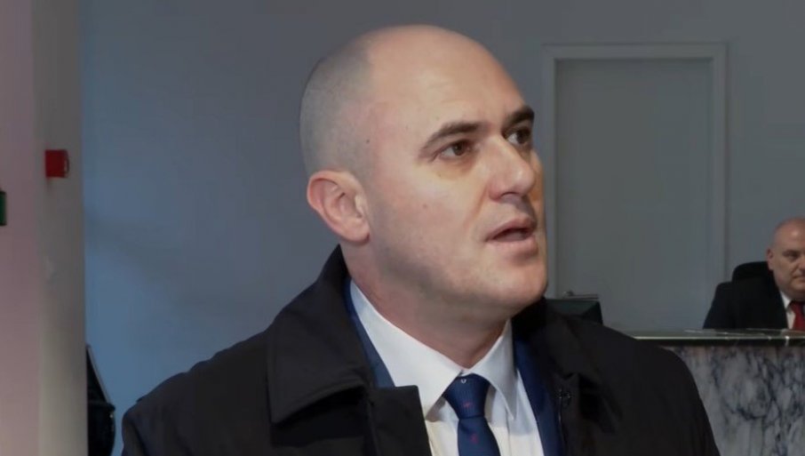 JEZIVO: Hrvatski poslanik pozvao na policijsko prebijanje i ubijanje ilegalnih migranata
