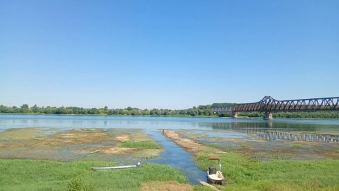 SAVA KOD ŠAPCA BLIZU ISTORIJSKOG MINIMUMA: Vodostaj minus 98 centimetara, do rekorda iz 2003. nedostaje još 18! (FOTO)