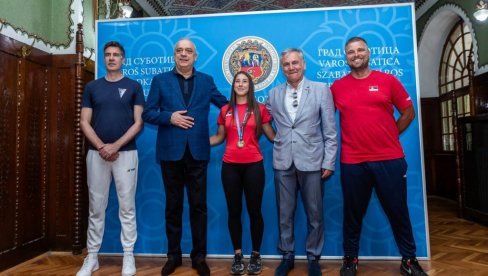 JOŠ JEDNO ZLATO STIGLO U SUBOTICU: Teniserka Lana Virc sa juniorskom reprezentacijom osvojila najsjajnije odličje