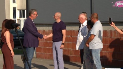 Vučić obilazi komapniju koja se bavi proizvodnjom PVC profila (VIDEO)