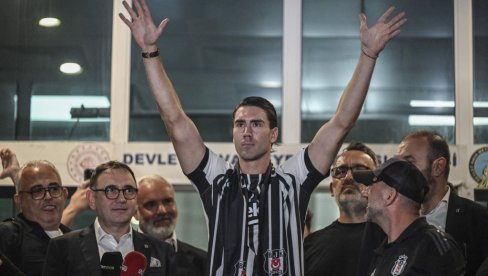 SAD JE I TO POZNATO: Evo koliko će Dušan Vlahović zarađivati u Bešiktašu - cifra od koje se običnom smrtniku zavrti u glavi