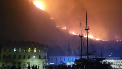 IMA POVREĐENIH U OMIŠU, LJUDI BEŽE KAKO MOGU Sirene odjekuju Hrvatskom, vatra guta sve pred sobom: Snimci sa lica mesta su jezivi (VIDEO)