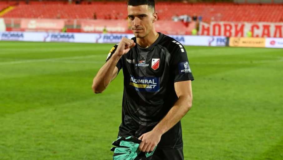 LjUBAV PREMA VOŠI PRESUDILA, UZ NAVIJAČE DO TROFEJA: Prvi čuvar mreže Vojvodine Dragan Rosić produžio ugovor sa "starom damom" do leta 2029.