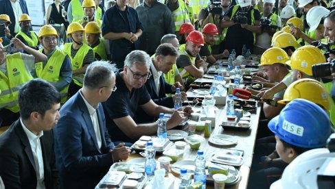 VUČIĆ ZAHVALIO SRPSKIM I KINESKIM RADNICIMA NA EKSPU: Radite na istorijskom projektu