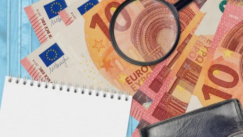 IZGLEDAJU UVERLJIVO, ALI SU LAŽNJACI: Kako prepoznati falsifikovan novac - Ovo je jednostavan test!