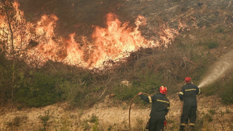 VATRA GUTA GRČKU: Dve osobe poginule u požaru na grčkom ostrvu Salamina, devet povređeno
