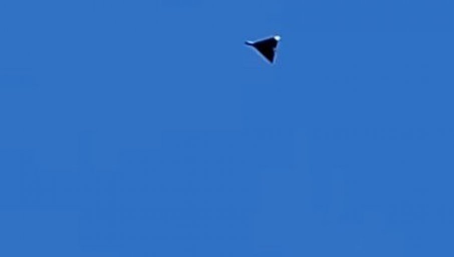 DRON PROLETEO IZNAD KUĆA, PA SE SRUŠIO: Dramatičan snimak iz Rumunije (VIDEO)
