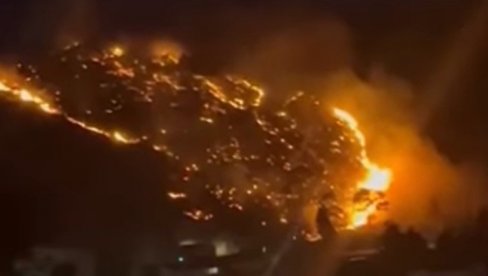 POŽARI BESNE I CRNOM GOROM: Vatra se približila kućama, gori u popularnom letovalištu (VIDEO)