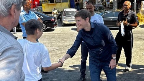 BRNABIĆEVA MEĐU GRAĐANIMA BEOGRADA: Hvala svima koji se nisu uplašili - Ujedinjena Srbija pobeđuje! (FOTO)
