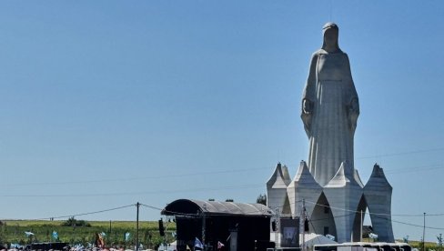 OTKRIVENA NAJVEĆA STATUA BOGORODICE, VISOKA 55 METARA: Poljski biznismen nije žalio 23 miliona evra, slike oduzimaju dah (FOTO)