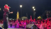 LJUBAV PUBLIKE KAO NAJLEPŠI ODGOVOR: Hiljade ljudi ovacijama dočekale Viki Miljković u Požegi