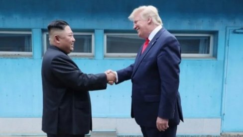 У ОДЛИЧНИМ СМО ОДНОСИМА ТРАМП ОБЈАВИО ФОТОГРАФИЈУ СА КИМ ЏОНГ УНОМ