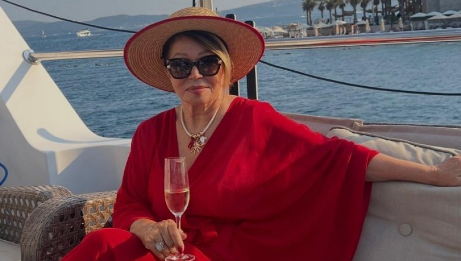 NE BROJIM GODINE, VEĆ TRENUTKE KOJI SU ME UČINILI SREĆNOM: Neda Ukraden proslavila 76. rođendan sa porodicom i unucima u lepetanima (FOTO)