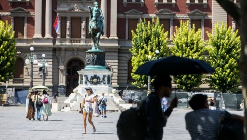 VREME JE VRLO OPASNO, HITNO UPOZORENJE RHMZ! Ćuprija i Beograd gore, crveni meteo-alarm na snazi u celoj državi