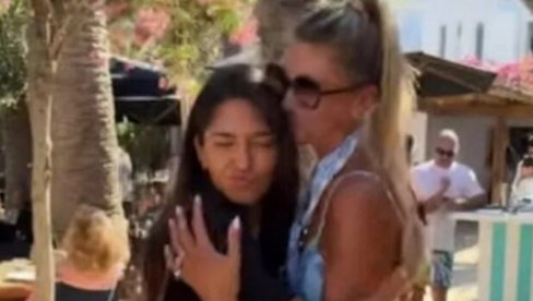 Mama Melina teši Đinu posle raskida - sva u zlatu (FOTO)