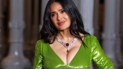 SALMA HAJEK POSTALA BAKA: Glumica dobila prvo unuče